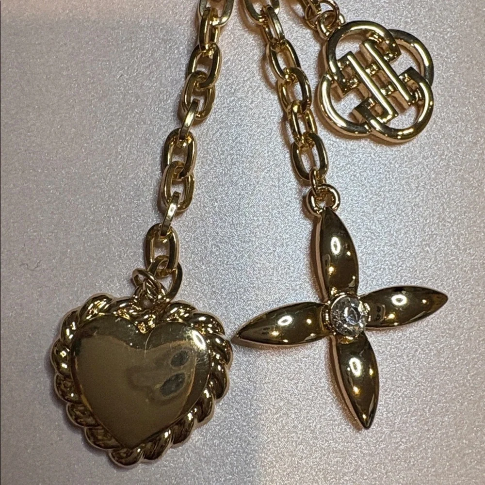 Daisy Fuentes Gold Key Holder with Heart and Flower Charms